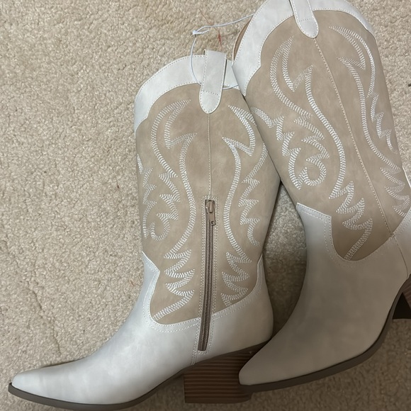 Cream and tan cowgirl boots - Picture 5 of 5